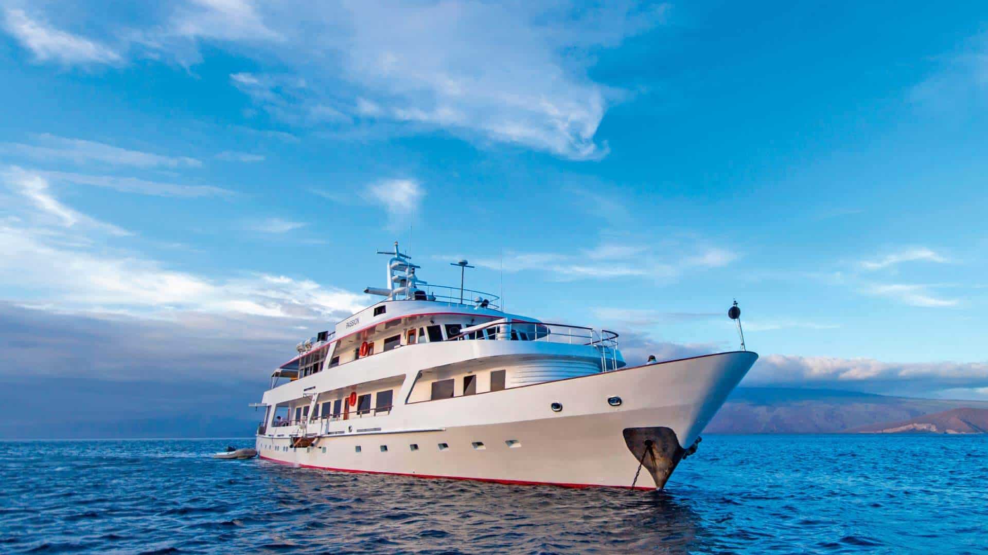 galapagos charter cruise