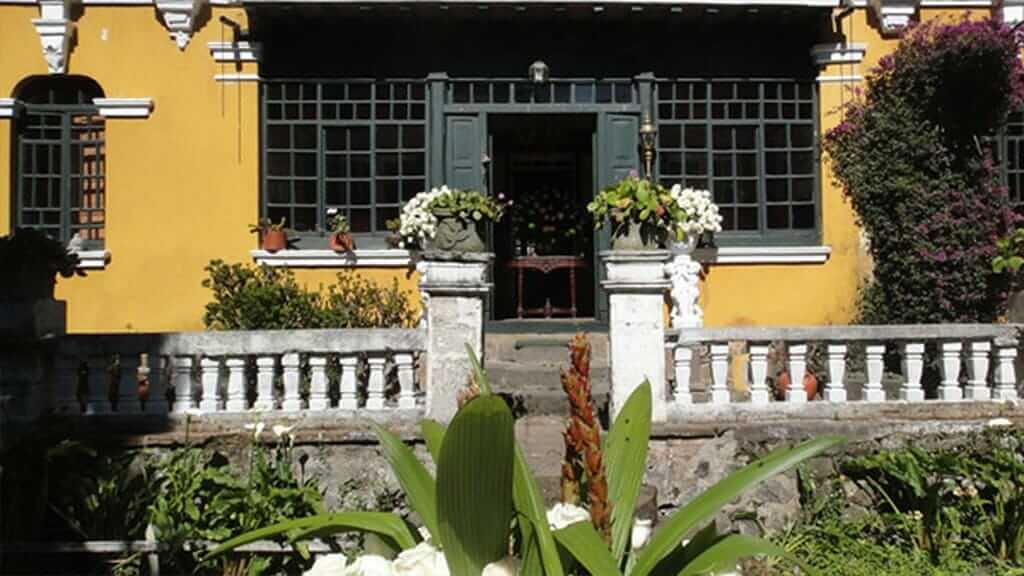 Fachada de la hacienda la alegria cotopaxi ecuador
