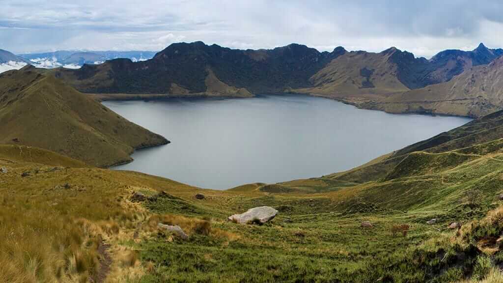 Vista del lago Mojanda desde fuya fuya en Imbabura Ecuador
