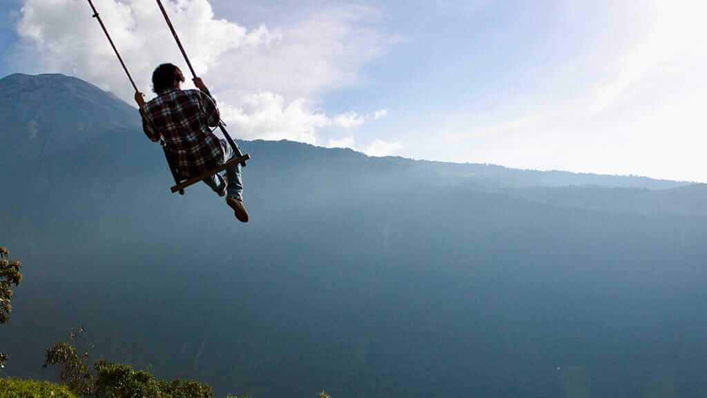 vista desde banos swing en el fin del mundo ecuador