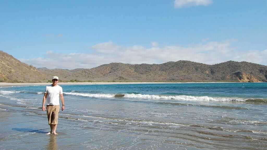 toerist op los frailes strand machalilla ecuador