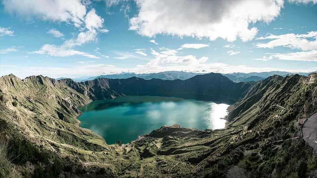 excursiones de un día desde quito - vista espectacular del lago del cráter del quilotoa