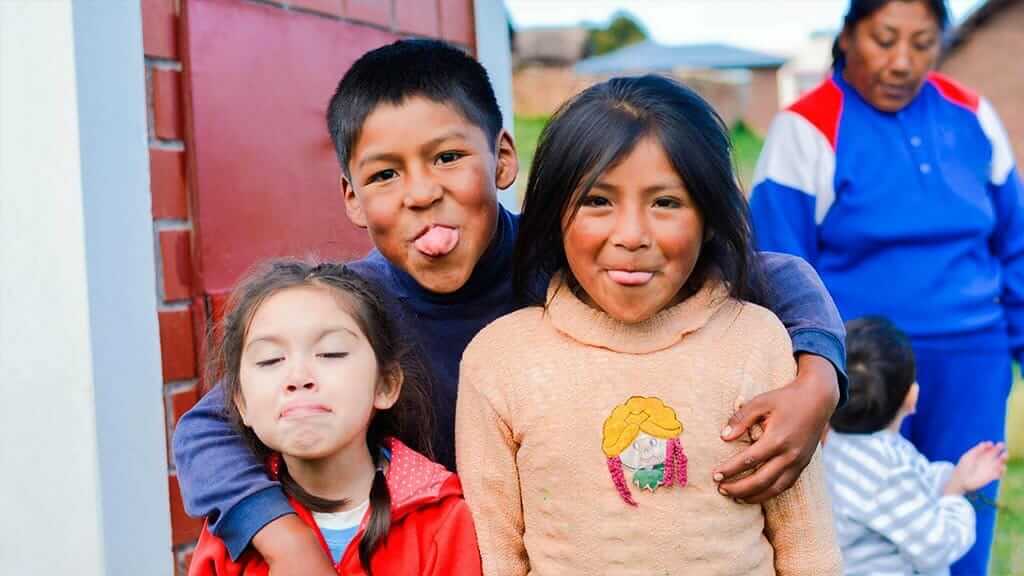brutale lokale kinderen ecuador quilotoa loop