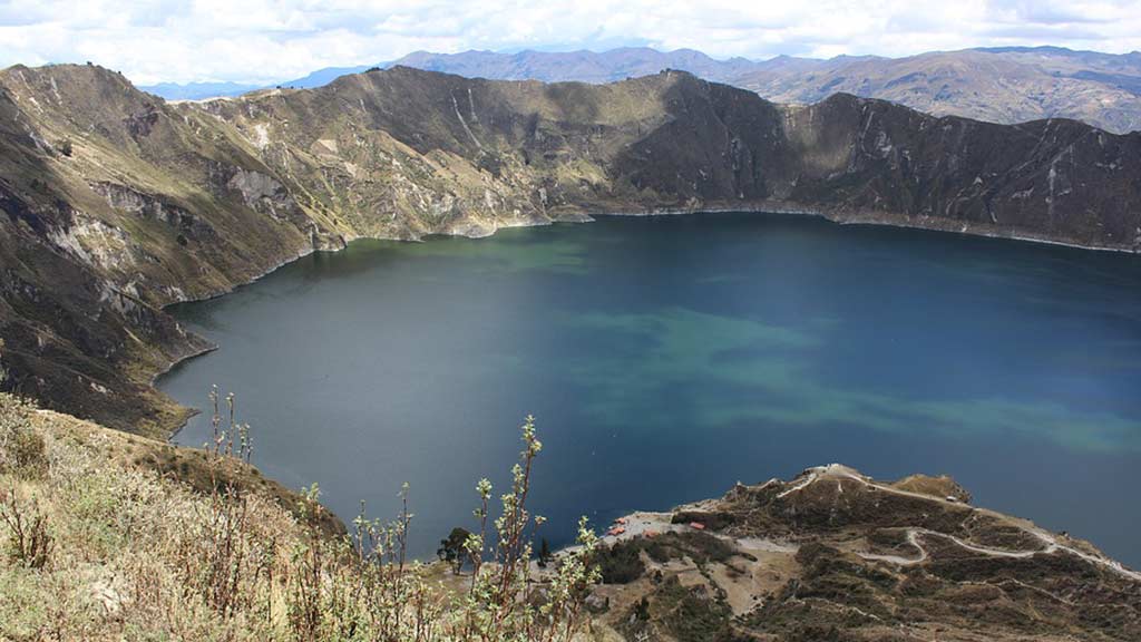 cráter del quilotoa lago ecuador sierra alta