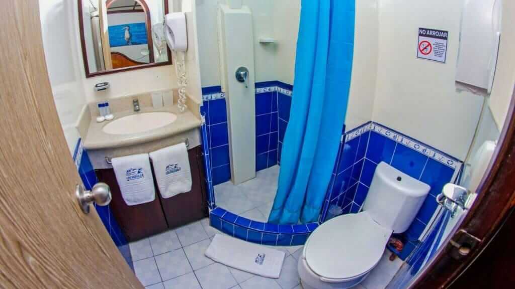 Archipel 2 yacht Galapagos cruise - bathroom, shower and wash basin
