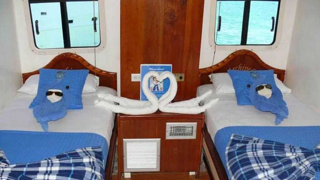 Archipel yacht Galapagos cruise - twin bed guest cabin