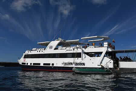 side view of the Humboldt Explorer Galapagos dive yacht