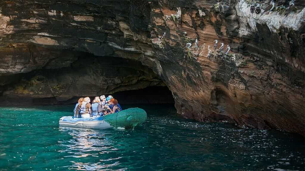 Golondrina yacht Galapagos cruise - tourists on panga