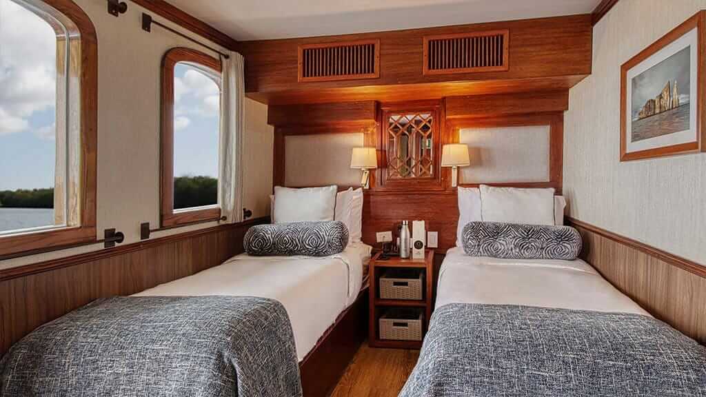 Grace yacht Galapagos cruise - twin bed guest cabin