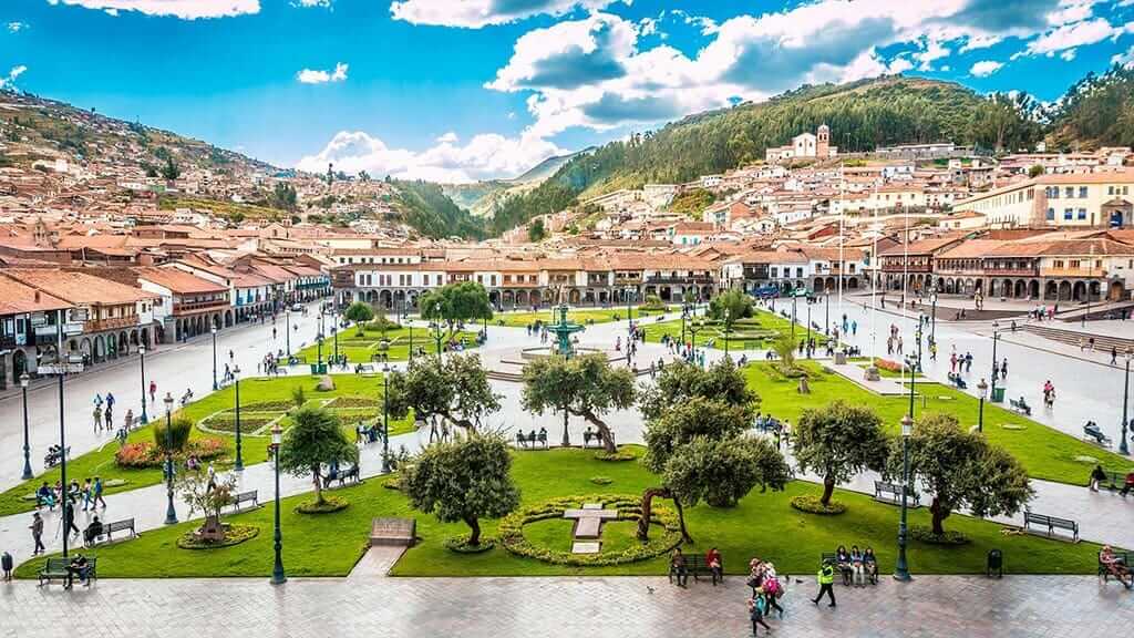 Luftaufnahme des zentralen Platzes und der Stadt von Cusco Peru