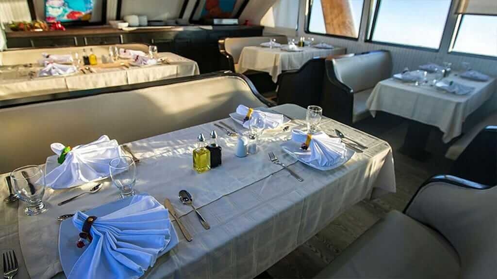 Monserrat Galapagos yacht - indoor dining area