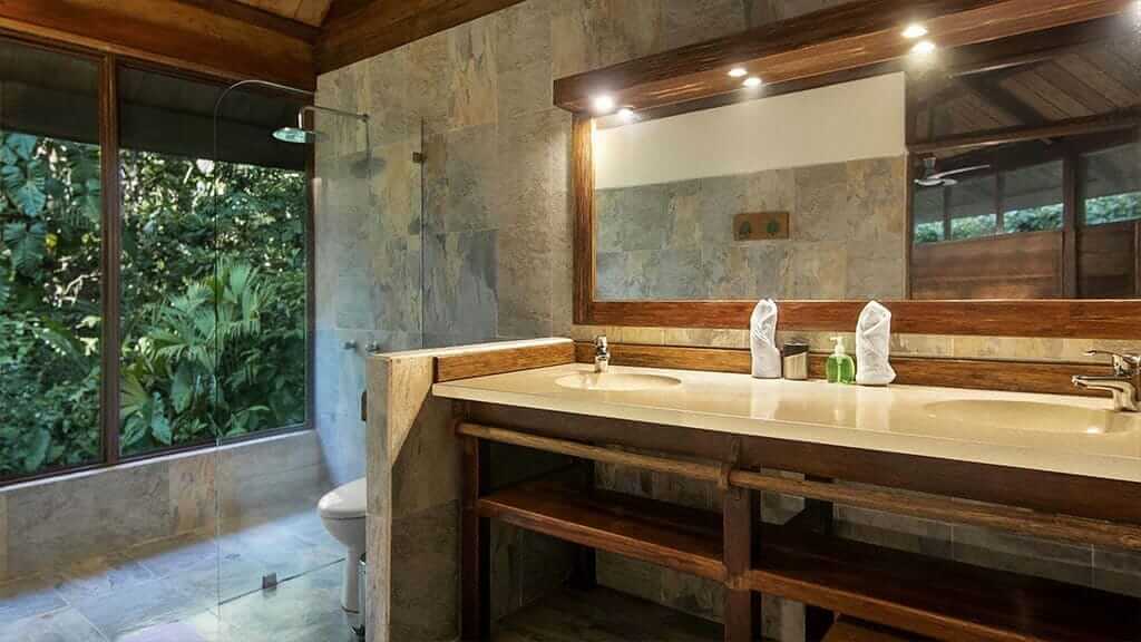 Sacha Lodge yasuni ecuador - guest bathroom with rainforest view