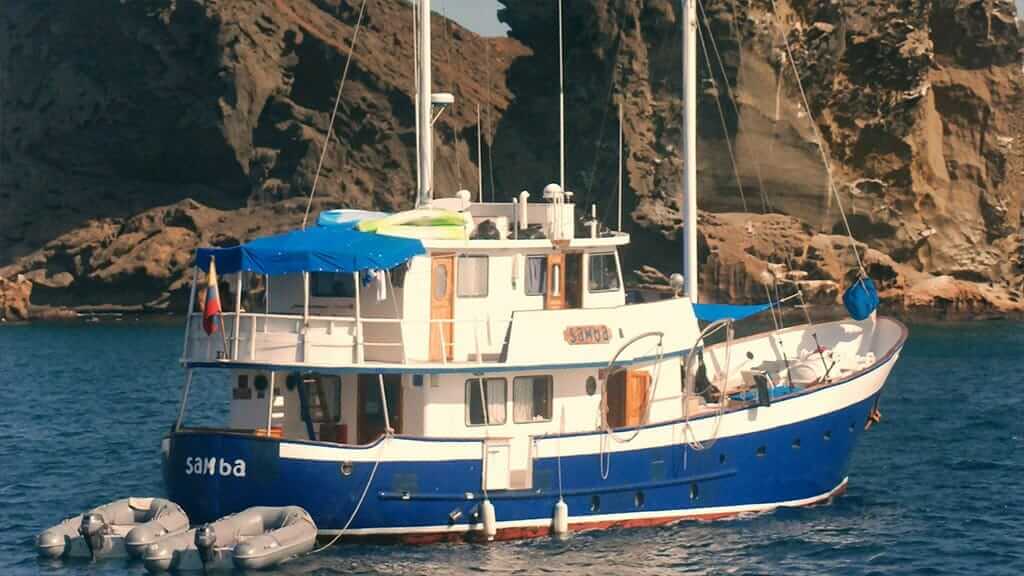 side view of the Samba galapagos yacht