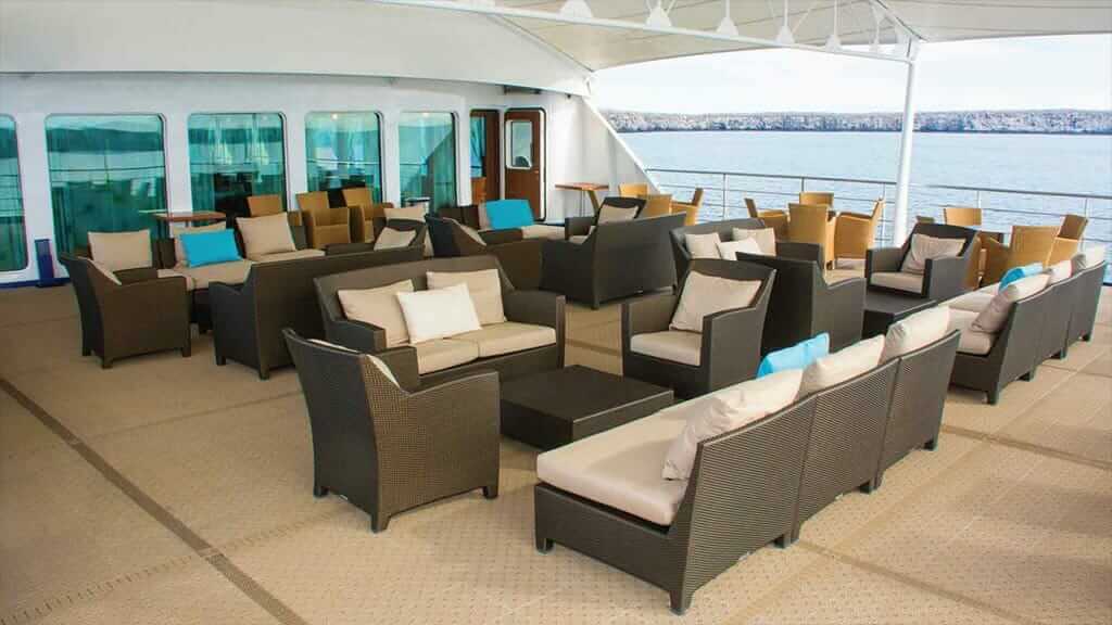 santa cruz ii cruise ship - outdoor social lounge