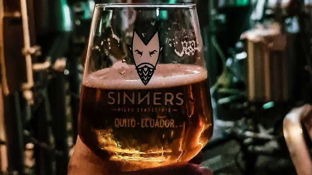 glass of sinners craft beer quito ecuador
