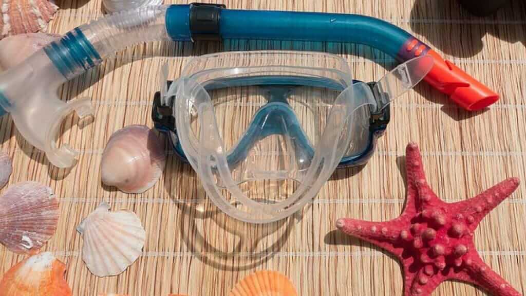 galapagos snorkel gear - mask and snorkel