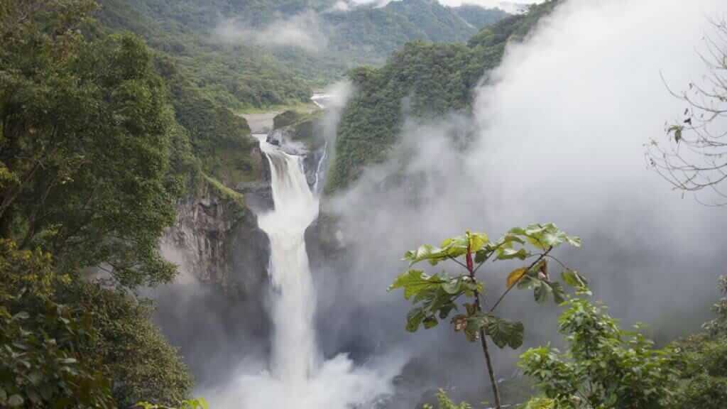 waterfalls-ecuador-baños