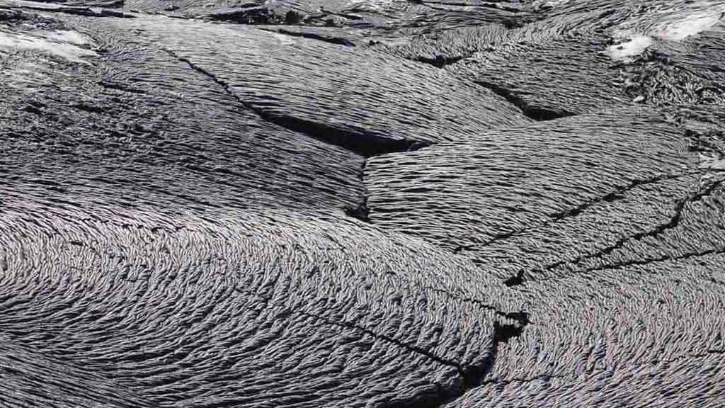 volcans des îles galapagos : coulée de lave pahoehoe sur l'île de Sanitago