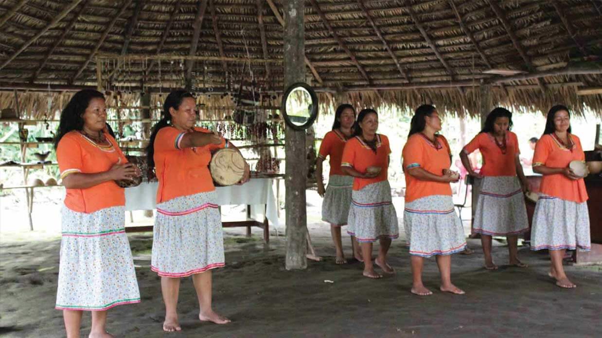 indigenous-people-ecuadorian-amazon-rainforest