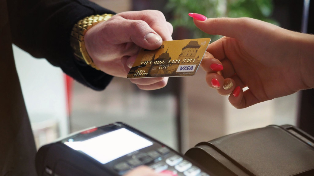 Credit-Card-or cash Payments-at restaurants in-Quito