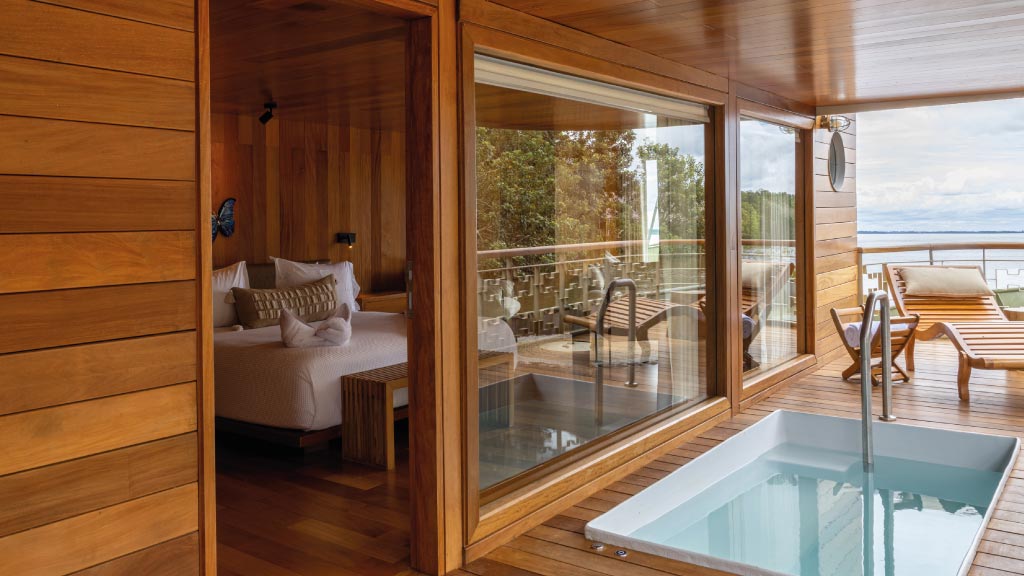 Delfin-I-amazon cruise Deluxe-Master-Suite peru