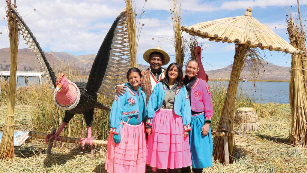 Family-visiting-Lake-Titicaca peru uros floating island