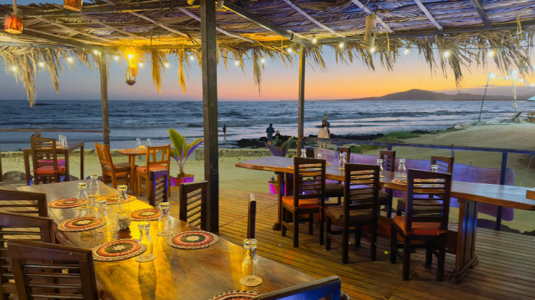 Lighthouse-Resto-Bar-Isabela galapagos puerto villamil