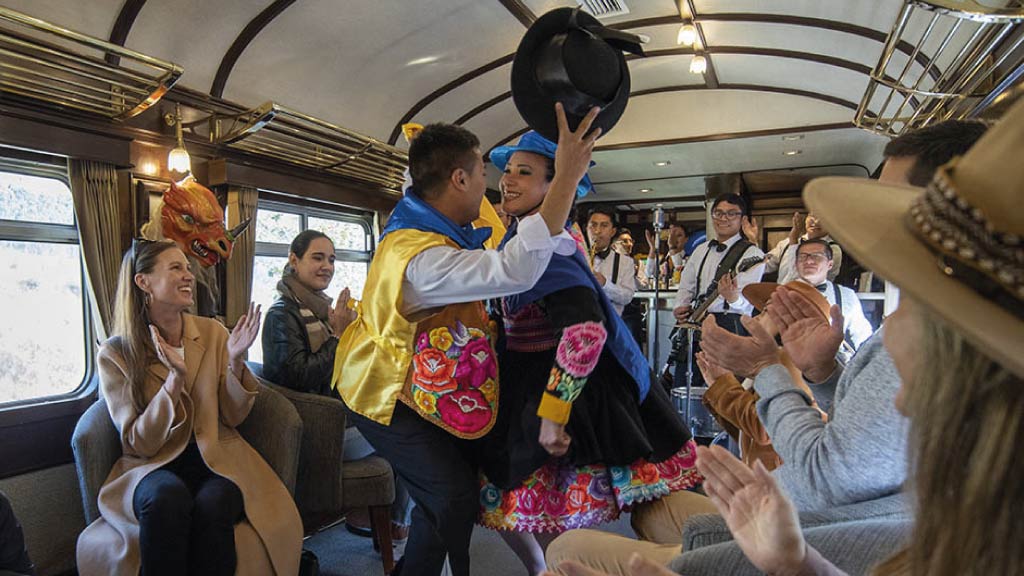 Machu-Picchu-Train-dance live show