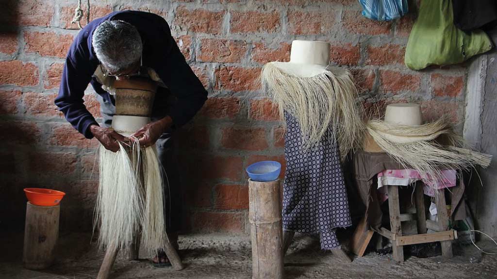 Panama-Hat-Weaving in ecuador