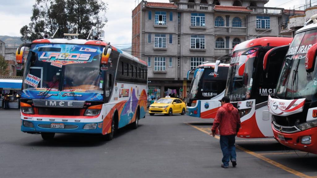 bus-from quito to-otavalo ecuador