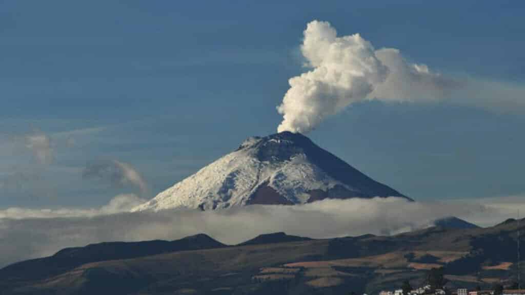 cotopaxi volcano eruption 2015 ecuador