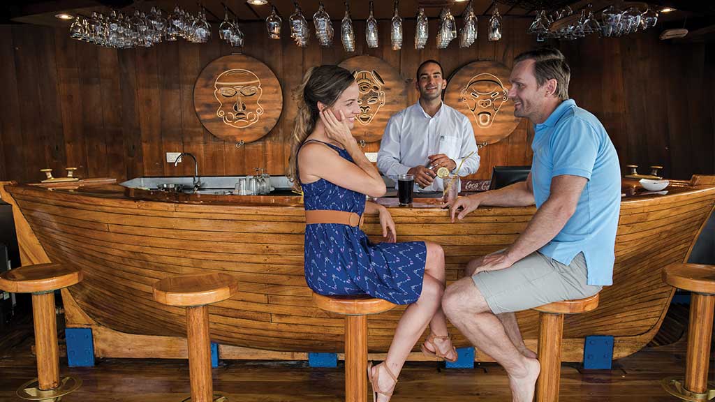 honeymoon couple drink cocktails at galapagos bar
