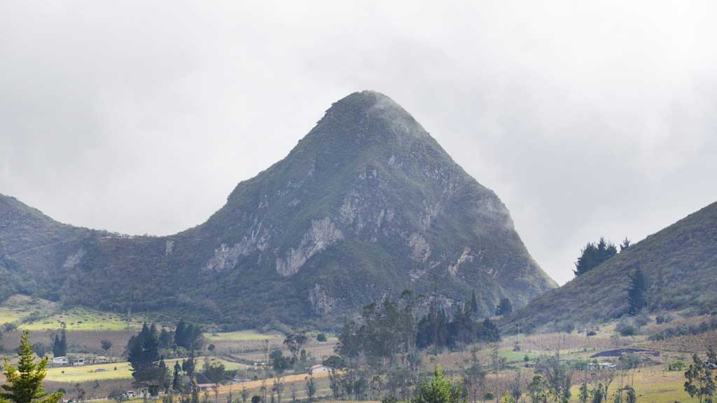 el chivo and pondoña peaks pululahua ecuador
