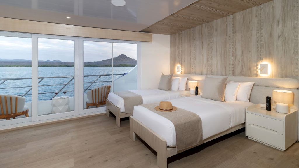 endemic-catamaran-galapagos-golden-suite-twin-cabin cruising