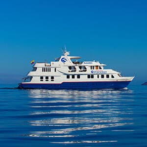 galapagos-natural-paradise-yacht