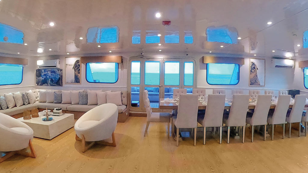 indoor-lounge-area-seaman-journey