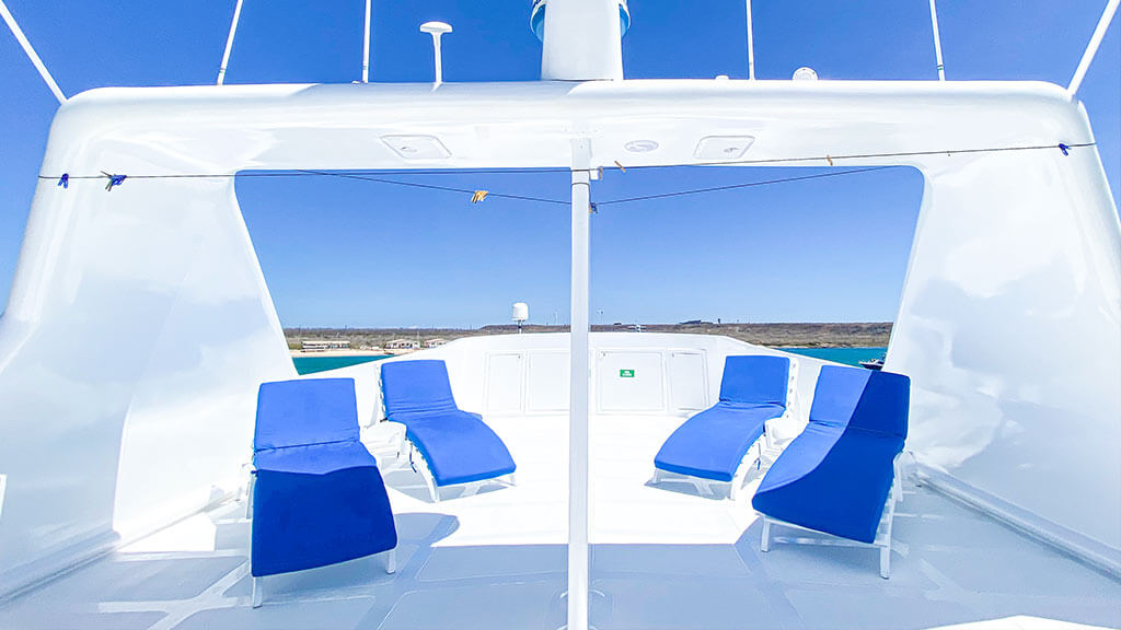 koln-yacht-sun deck and loungers