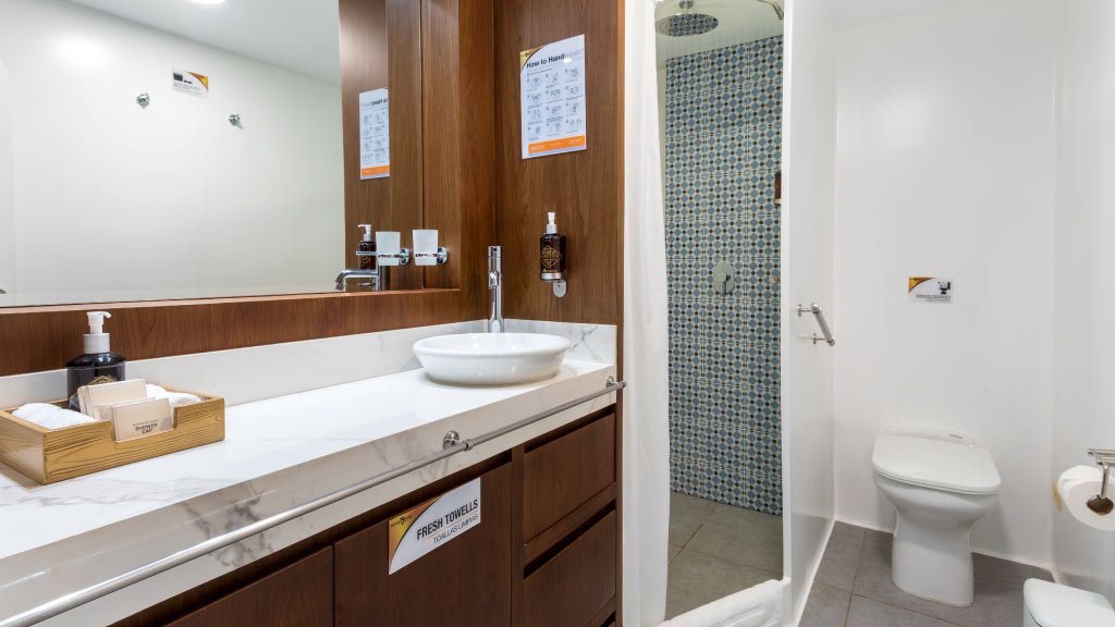 ocean-spray-cruise bathroom