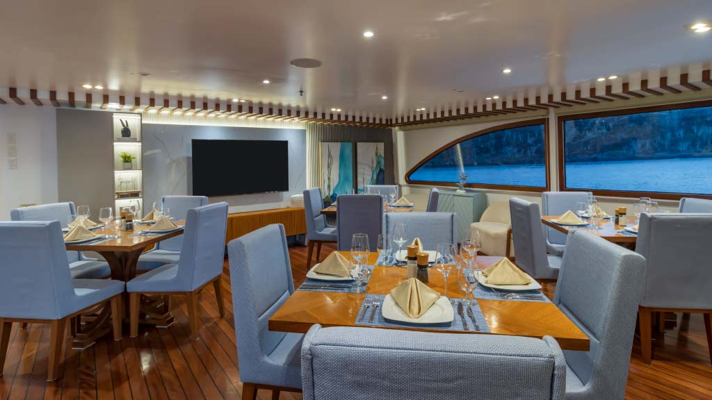 ocean-spray-cruise dining-area galapagos