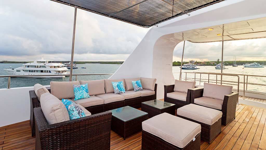 reina-silvia-voyager-patio lounge with galapagos ocean view