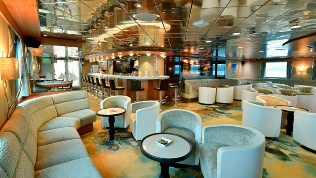 celebrity xpedition galapagos cruiseschip sociale loungeruimte