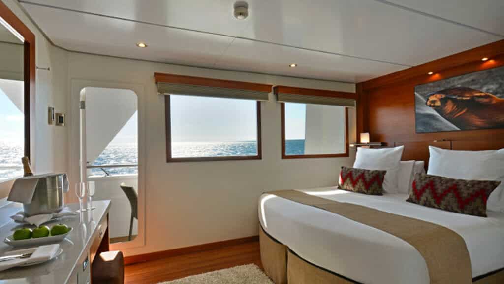 celebrity xploration catamaran galapagos hut met tweepersoonsbed
