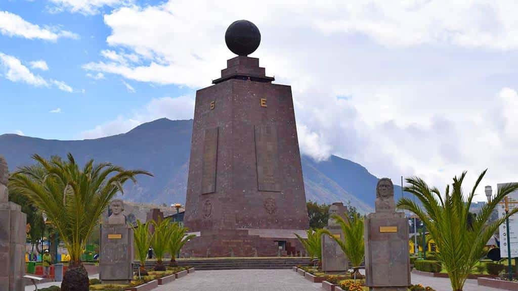 quito equator monument mitad del mundo