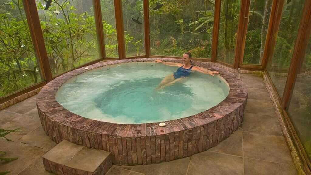 sachatamia-lodge-tourist relaxing in jacuzzy