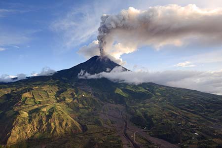ecuador volcano tour
