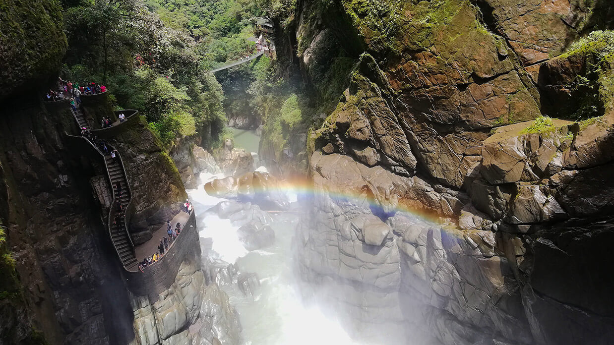 ecuador banos pailon del diablo waterfall