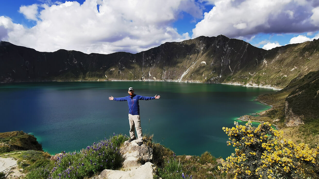 tourist at quilotoa crater lake in ecuador